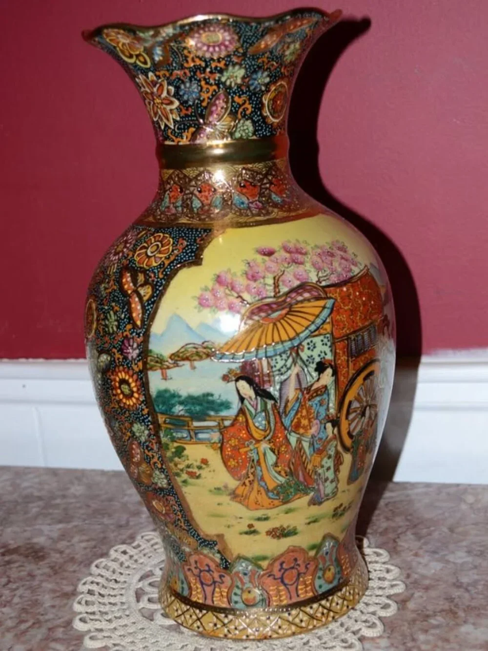 Vintage Satsuma Japanese Gold Vase